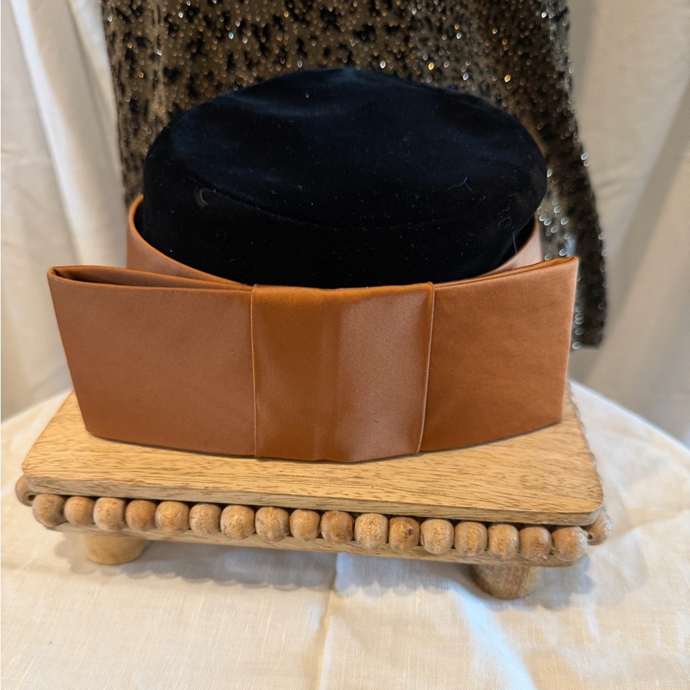 1940/1950 Women’s Brown and Black Hat with Bow Detail - Retro